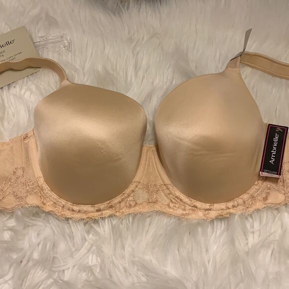 Ambrielle lightly lined full figure 38D bra.  New with tags & blush/cream color - Picture 2 of 7